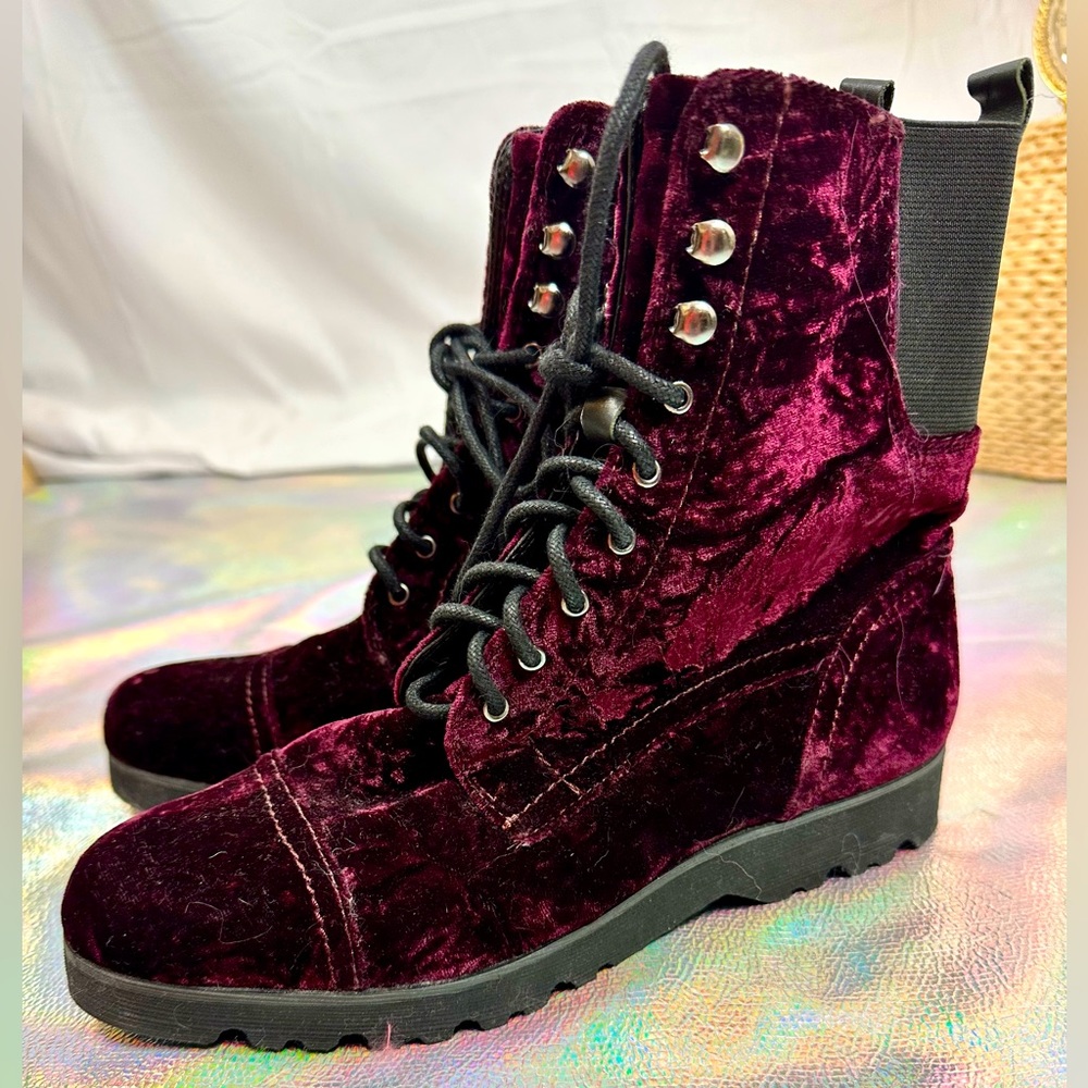 Donald J. Plainer 💜 Velvet Carmen Boots. Size 8